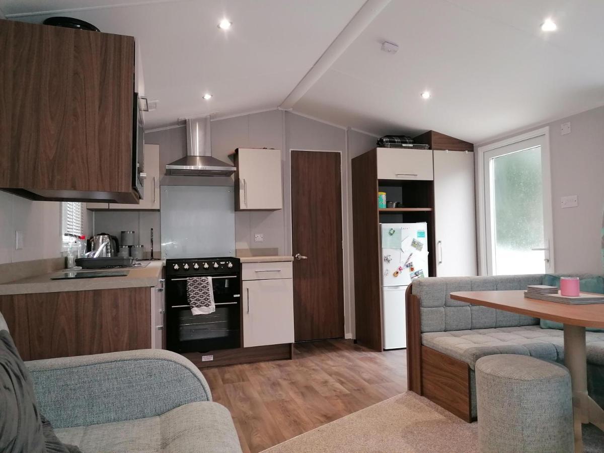 Beautiful 8 Berth Caravan At Wild Duck Haven Park In Norfolk Ref 11195Sc Hotel Great Yarmouth Exterior photo