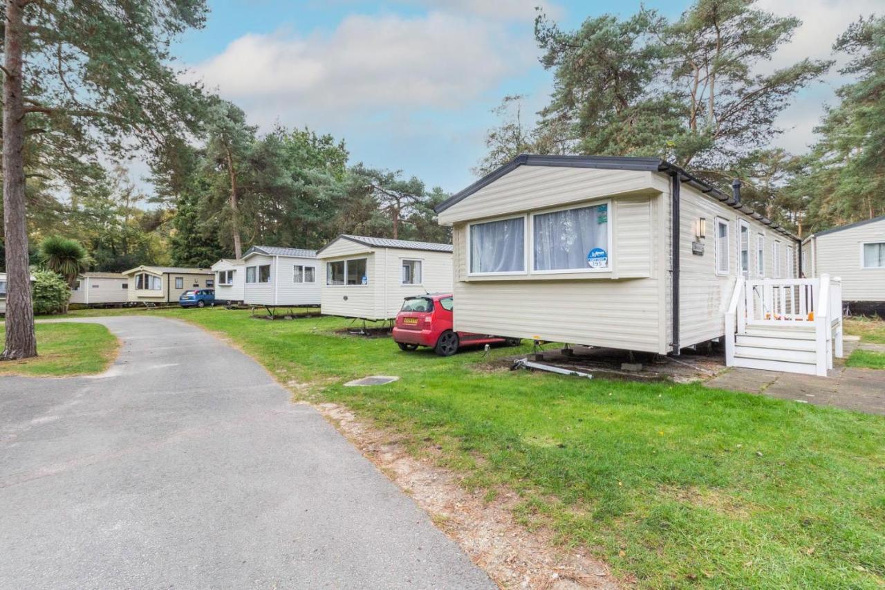 Beautiful 8 Berth Caravan At Wild Duck Haven Park In Norfolk Ref 11195Sc Hotel Great Yarmouth Exterior photo